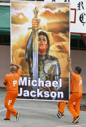 Prison inmates perform to pay tribute to MJ