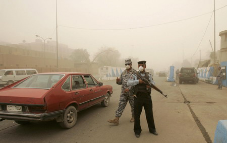 Heavy sandstorm blankets Baghdad