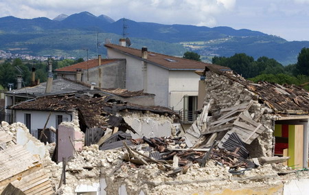 Quake shakes G8 summit venue in Italy