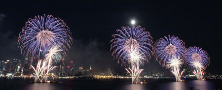 Biggest fireworks show in US celebrates Independence Day