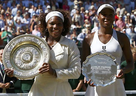 Serena Williams beats Venus to clinch 3rd Wimbledon title