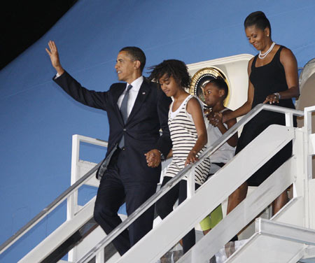 Obama lands in Ghana on historic Africa trip
