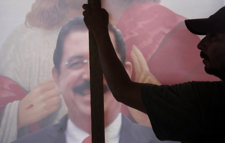 Honduras could offer ousted Zelaya amnesty