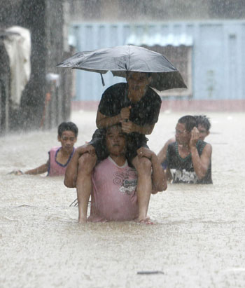 Tropical storm 'Seven' floods Manila streets