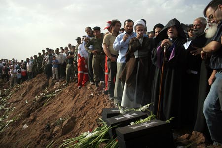 Relatives mourn Iran plane crash victims