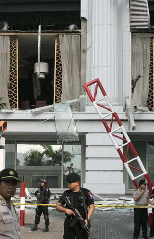 Bombings at Indonesian luxury hotels, 6 dead