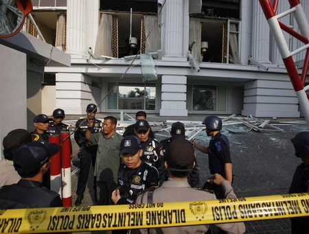 Bombings at Indonesian luxury hotels, 6 dead