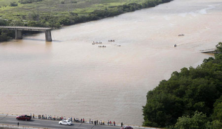 8 people killed in bridge collapse in Mexico