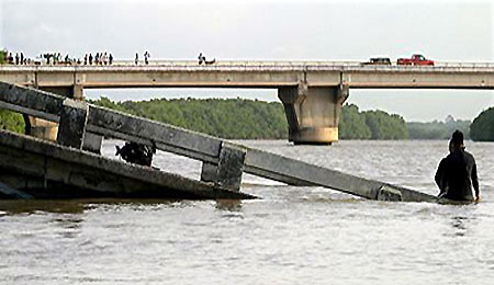 8 people killed in bridge collapse in Mexico