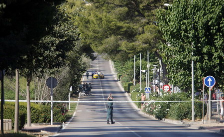 Bomb kills 2 Spanish police on Mallorca