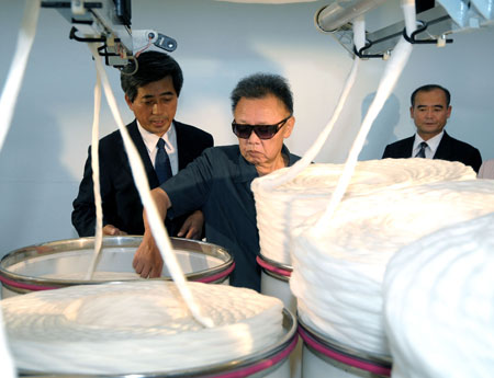 Kim Jong Il inspects textile mill in Pyongyang