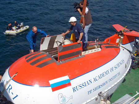 Russia's Putin dives for gas crystals in deepest lake