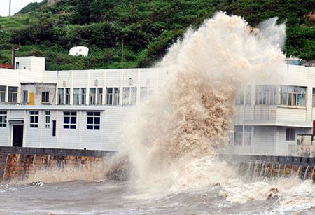 Typhoon Morakot whips East Asia