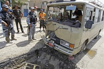 Bombs targeting Shi'ite Muslims kill 44 in Iraq