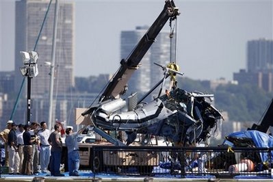 Divers find plane wreckage in Hudson
