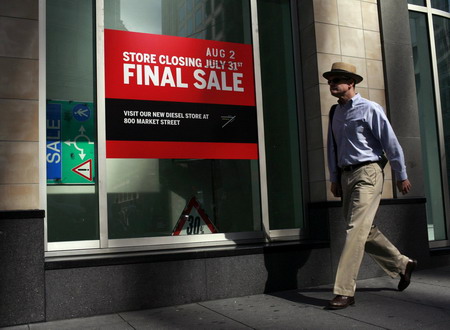 US retail sales' dip in July clouds recovery