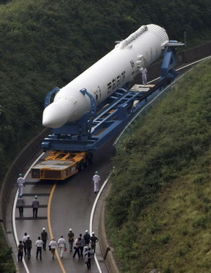 Seoul's 1st space rocket enroute to launch pad