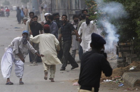 Bomb on passenger truck kills 7 in NW Pakistan