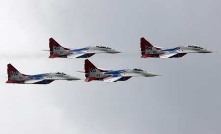 Russia air show kicks off despite of crash