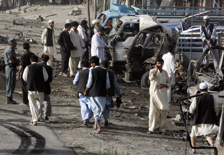 Suicide bomb hits Kabul ahead of poll
