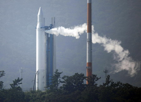 Glitch halts South Korea 1st rocket launch