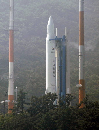 Glitch halts South Korea 1st rocket launch