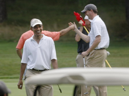 Obama golfs with his chef