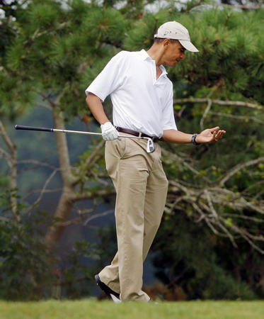 Obama golfs with his chef