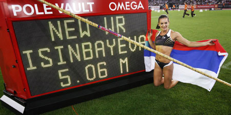 Isinbayeva breaks women's pole vault world record