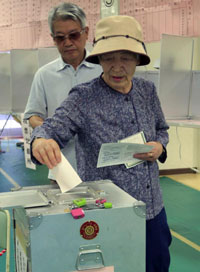 Japan votes in election, opposition tipped to win