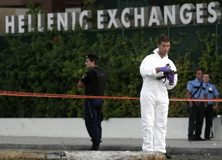 Bomb explodes at Athens bourse, 1 woman hurt