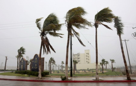 Mexico evacuates thousands ahead of hurricane