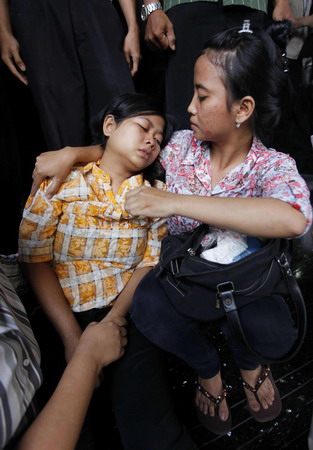 Powerful quake in Indonesia kills 7; dozens hurt