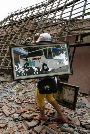 Death toll may exceed 100 in Indonesian quake