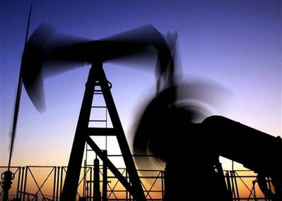 Oil shoots above $71 a barrel on weak dollar