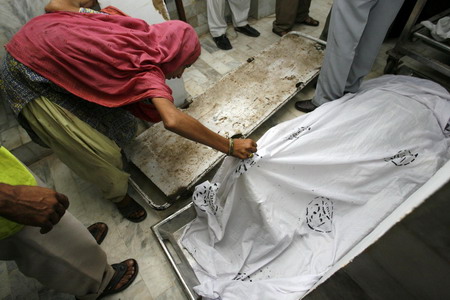 18 Pakistani women die in stampede for free flour