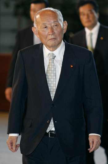 Hatoyama Japan's new PM, names Cabinet