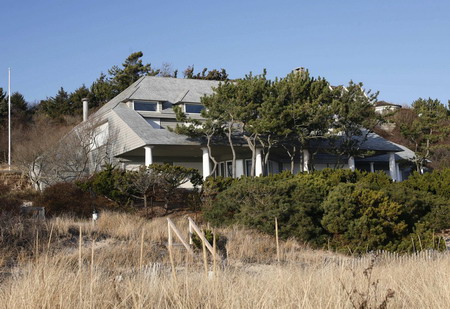 Madoff NY beach home fetches over $8.75M