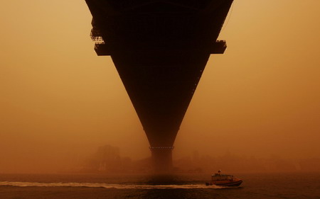 Dust storm whips Sydney; flight chaos