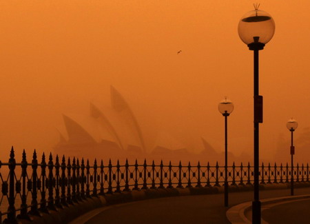 Australia cleans up after dust storm