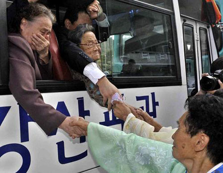 DPRK reports on north-south family reunions