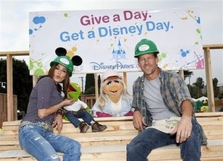 Disney offers free entry to 1 million volunteers
