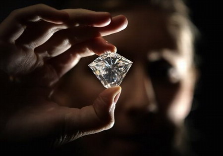 Egg-size white diamond found in South Africa