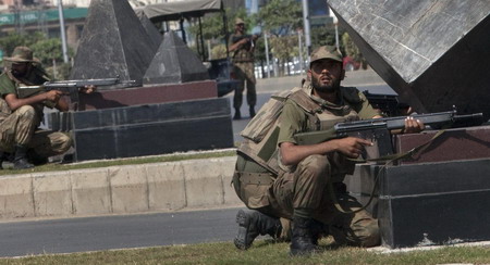 Pakistan commandos free 30 at army HQ, ending siege