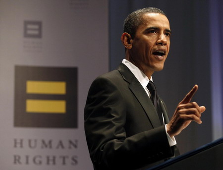 Obama vows to end restrictions on gays in military