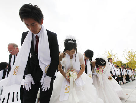 Tens of thousands take part in mass wedding