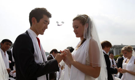 Tens of thousands take part in mass wedding