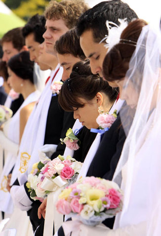 Tens of thousands take part in mass wedding