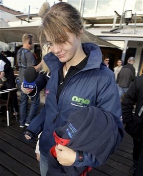 Aussie teen sailor starts round-the-world bid