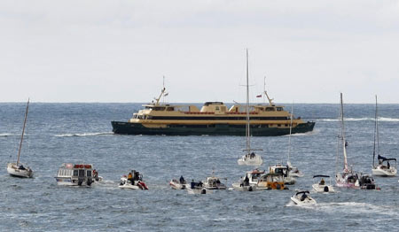 Aussie teen sailor starts round-the-world bid